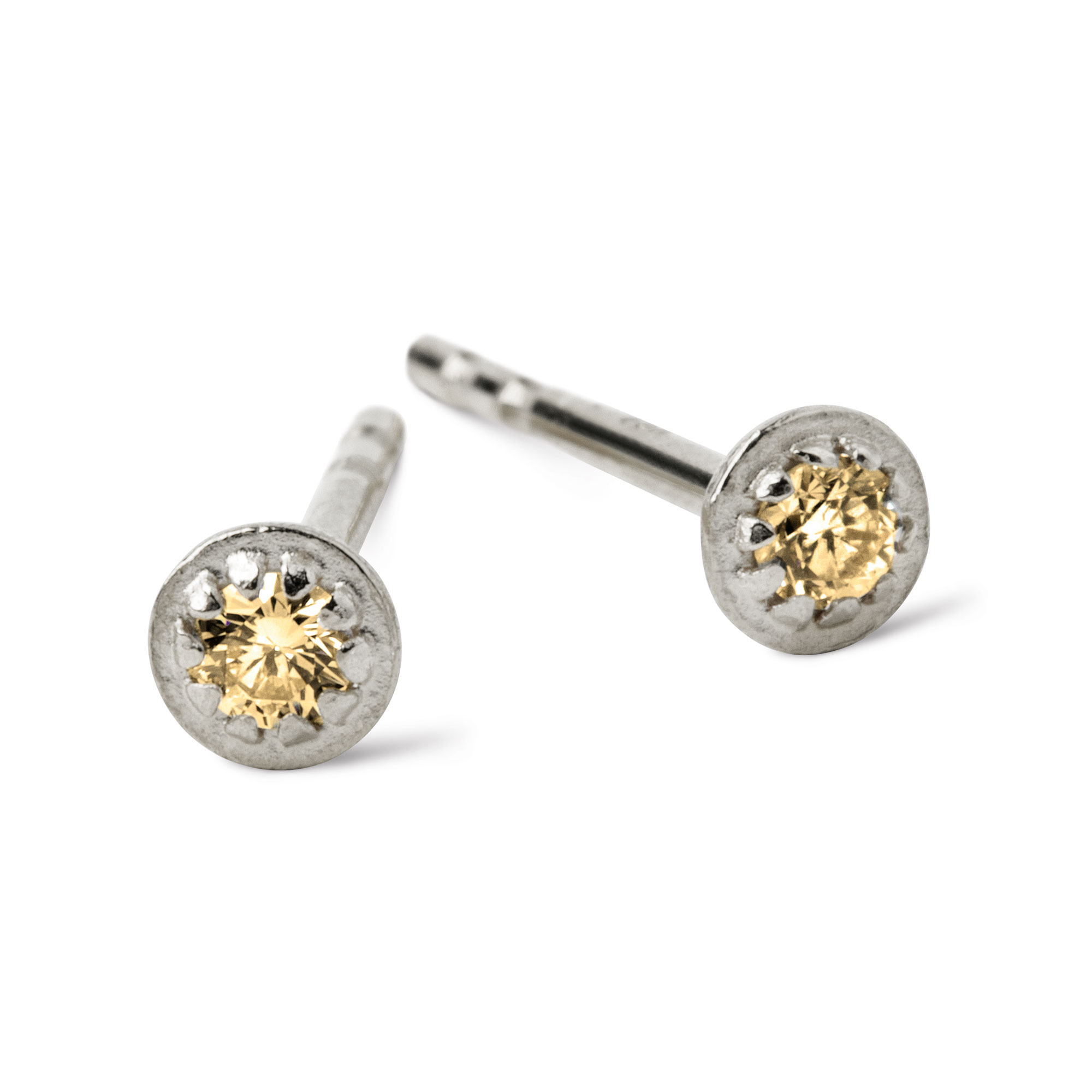 Ohrstecker "Memory" - Platin 950 mit je einem cognacfarbenen Brillanten Ohrstecker "Memory" - Platin 950 mit je einem cognacfarbenen Brillanten