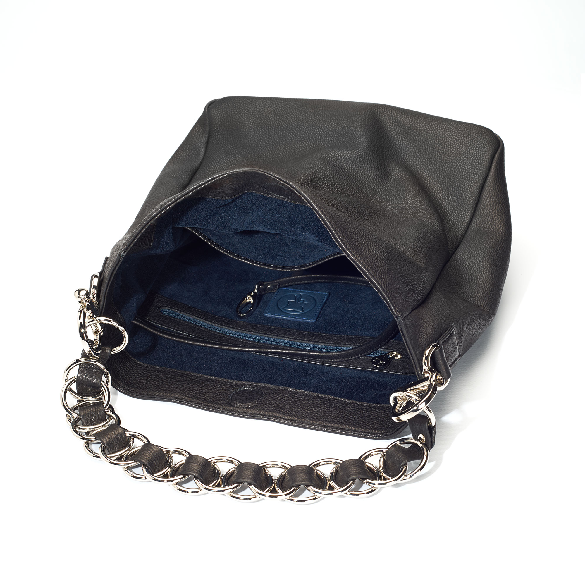 P_Svendsen_TascheSchwarz_4 Hobo Bag - SORT - Innenansicht mit Kluge-Köpfe-Signet