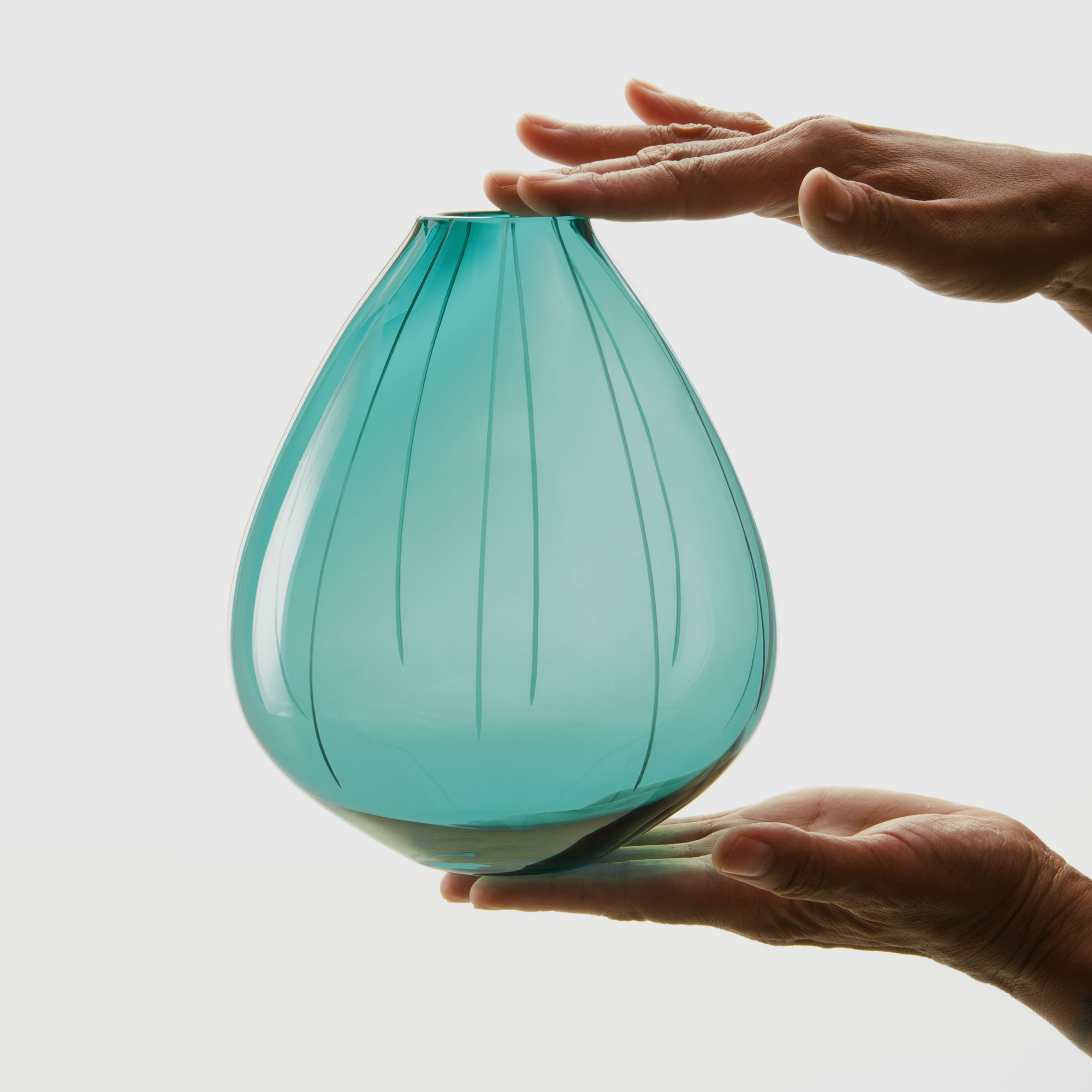 Mundgeblasene Vase TINE aus Kristallglas mit Linienschliff Mundgeblasene Vase TINE aus Kristallglas mit Linienschliff