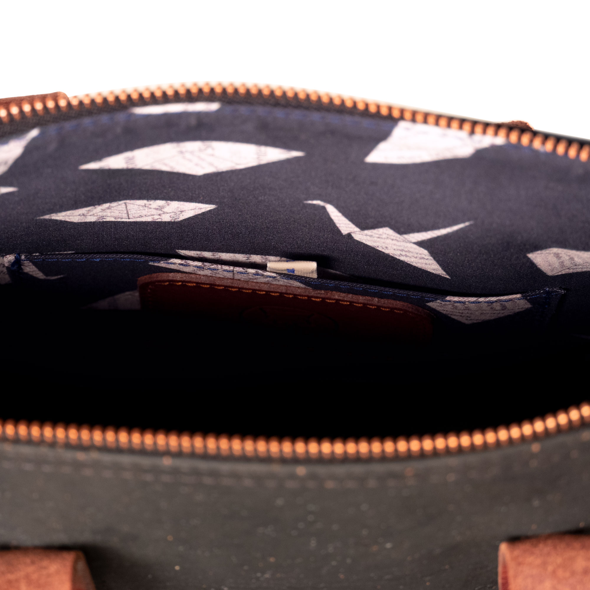 P_Beluga-Lazuli_Portofino_Dunkel_Detail-Lining_RGB_L