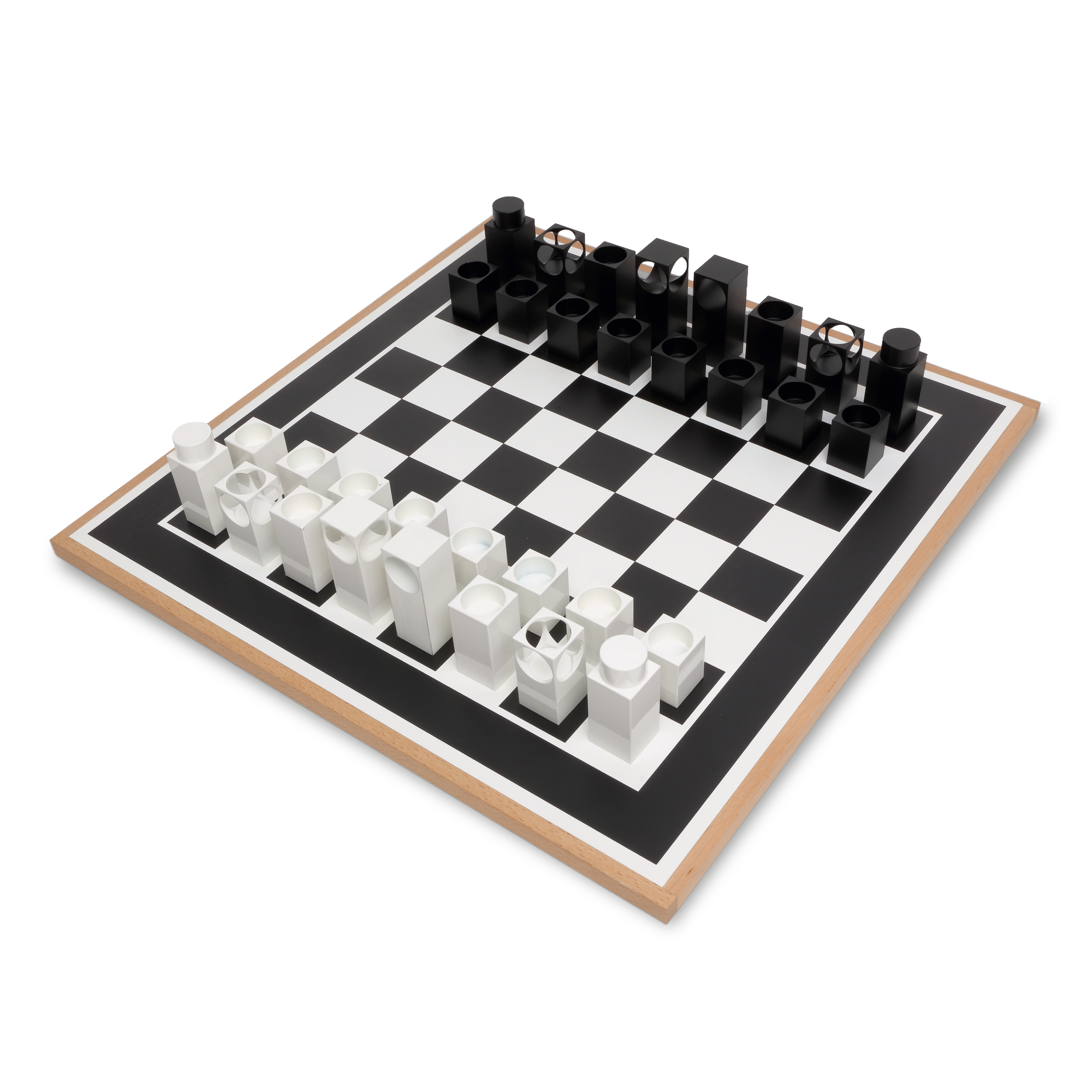 Schachspiel Jo Enzweiler mit abstrakten, geometrischen Figuren in Schwarz und Weiß auf quadratischem Schachbrett